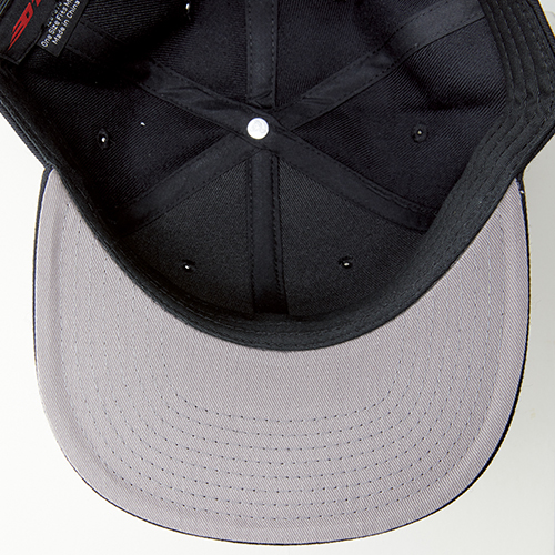 ツバ裏は全色 ライトグレーとなります。