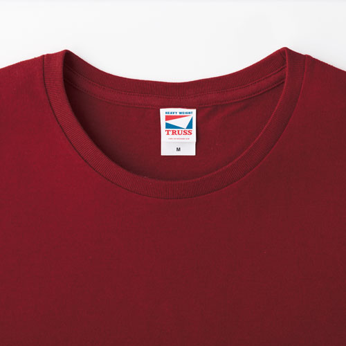 首回りはすっきりした付け襟を使用