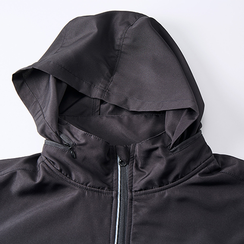 急な雨風にも対応できるフードイン仕様