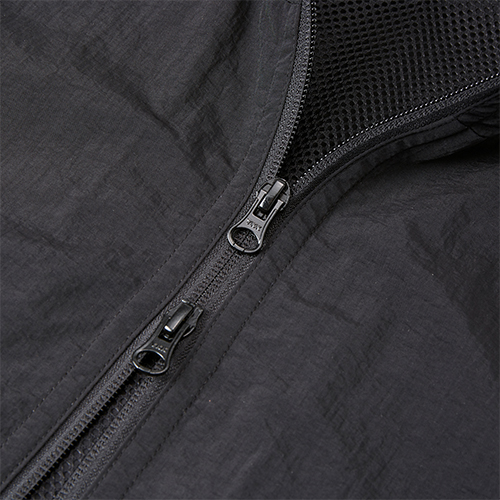 ファスナーはダブルスライダー