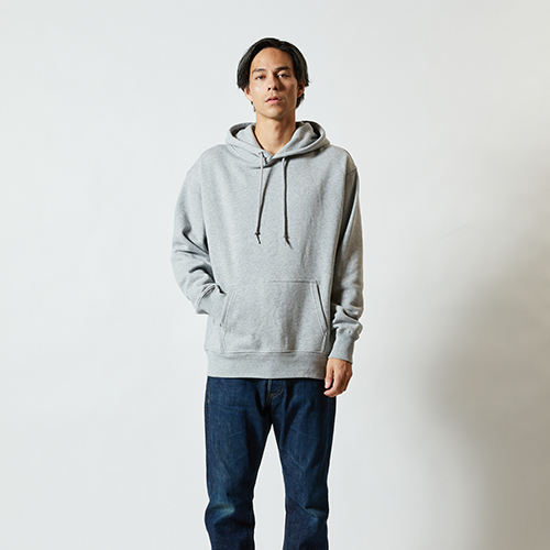 モデル身長:182cm <br />
着用カラー:006.ミックスグレー <br />
着用サイズ :XL