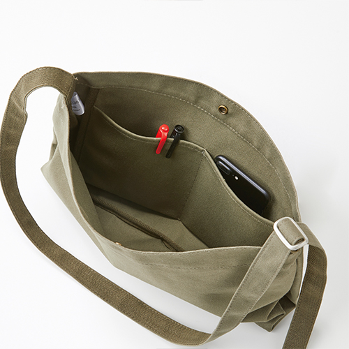 金属スナップ釦、内ポケット付き(2つ)