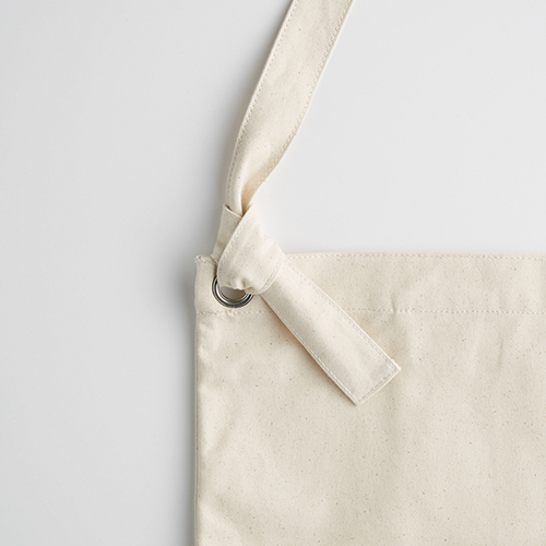 リング(ハトメ)調節 ストラップの長さを自由に調節できます。