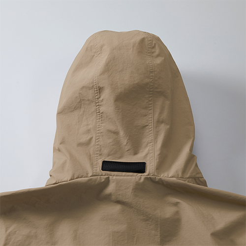 急な雨風に対応できるフードイン仕様(ベルク口テープ)