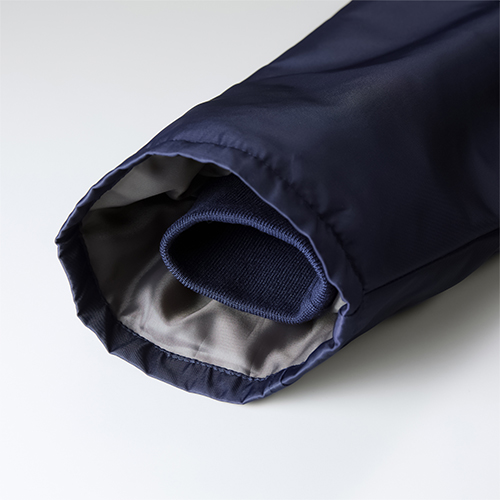 袖リブは袖の内側に入れることで防風機能を確保