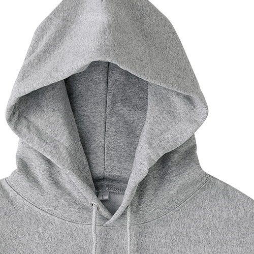 フード二枚重ねで立体感を重視