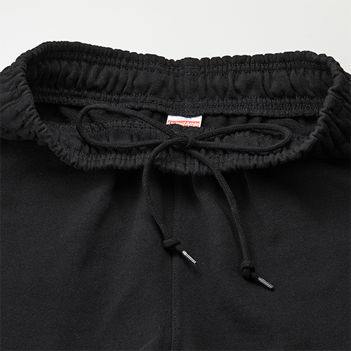 ウエストには、調整可能な丸ひも付き(内側仕様)