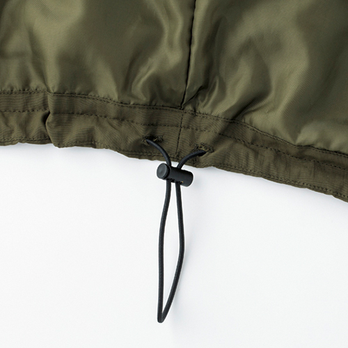 ドローコードで裾幅の調節可能