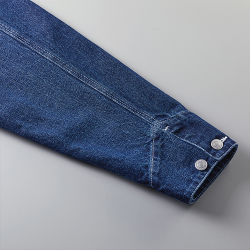 タックボタンは金属製