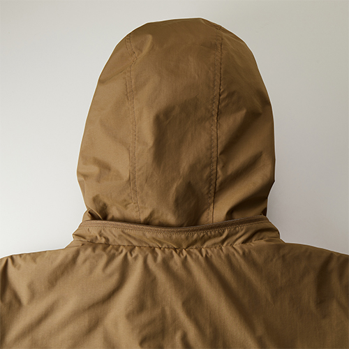 急な雨風に対応できるフードイン仕様(ビスロンファスナー)