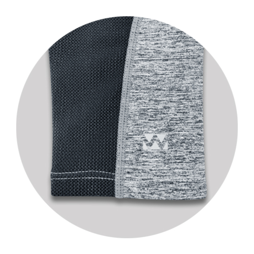 後ろ右下に反射ロゴあり