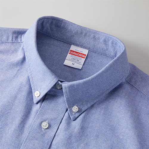 台襟使用で立体的なボタンダウン