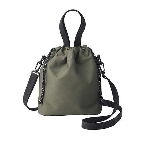 袋口の紐を絞って巾着として使用可能です。