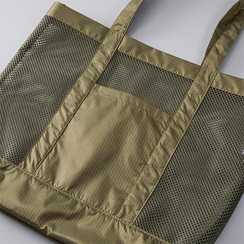 外ポケット付き<br />