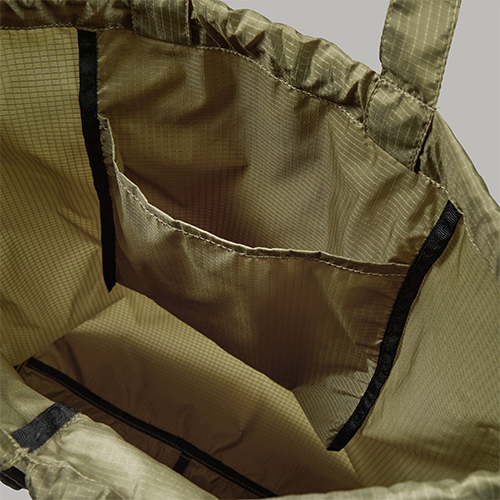 内ポケット付き<br />