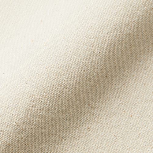 ほどよい厚みで使いやすく、丈夫なキャンバス生地<br />