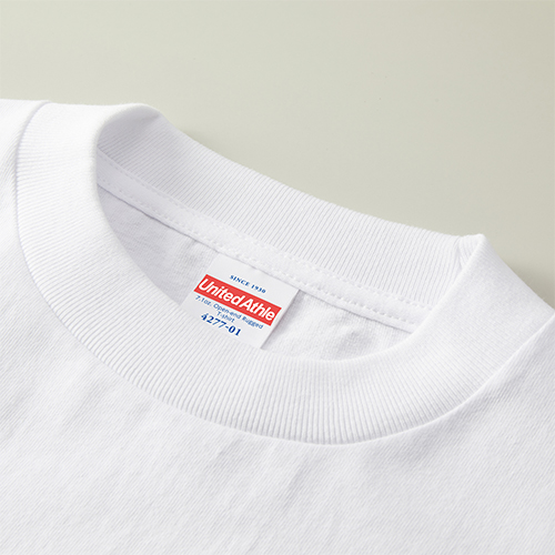 ほどよく詰まり、しっかりとフィットする首リブ<br />