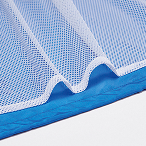 裏地はメッシュ素材、フラシ仕様