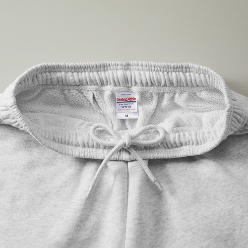 ウエストには、調節可能な丸ひも付き(内側仕様)