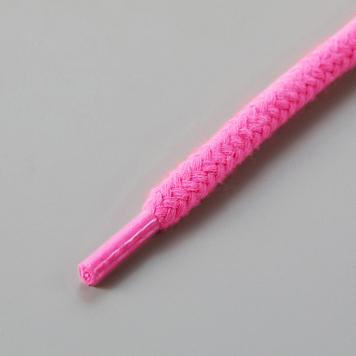 ひも先はセルチップ加工、同色のひも芯入り