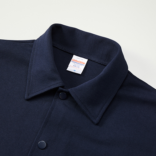 襟はフラットカラー