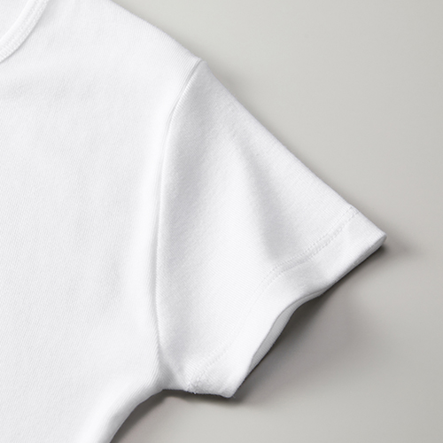 袖口は2本針始末<br />