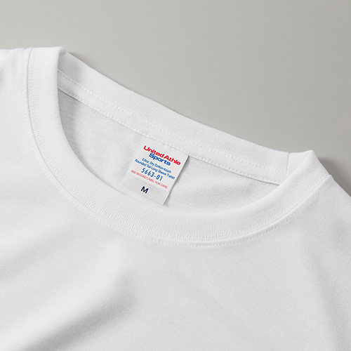 首リブは丈夫なダブルステッチ始末<br />