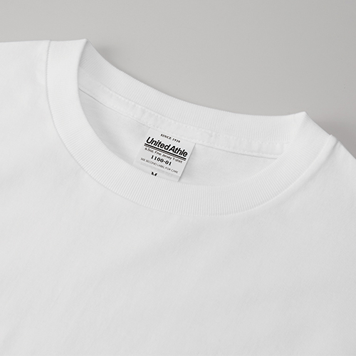 首リブはミニマルなステッチなし仕様<br />