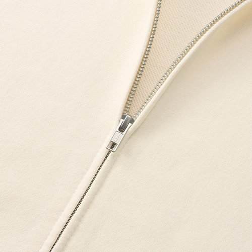 ファスナーはYKK社製、シングルスライダー仕様<br />