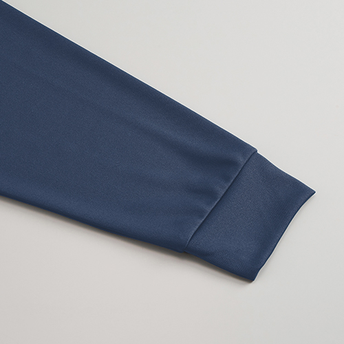 袖口は共生地仕様<br />