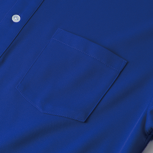 左胸には便利なポケット付き<br />