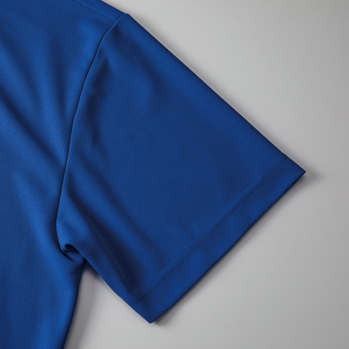 袖口は2本針始末<br />