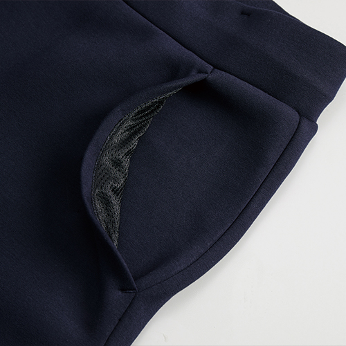 サイドポケット付き<br />
ブラックとネイビーにはブラックカラーのメッシュを使用