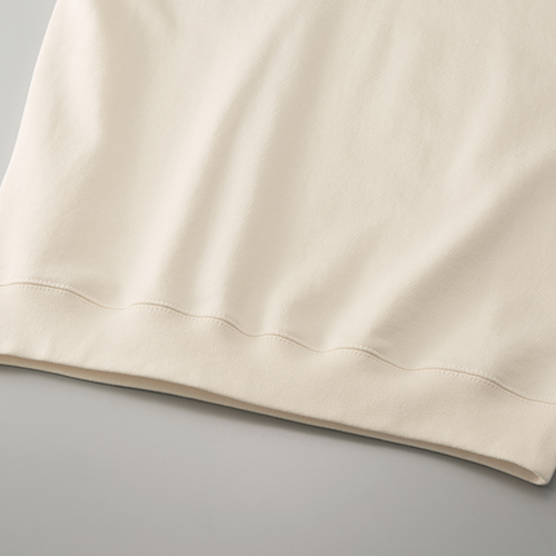 裾口のリブと身頃のシームラインは、堅牢なダブルステッチ始末<br />