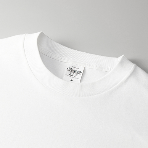 首リブはミニマルなステッチなし仕様<br />